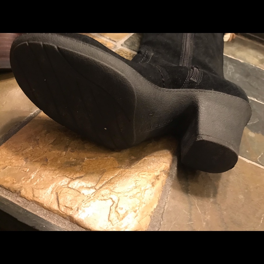 Boots - Picture 3 of 3
